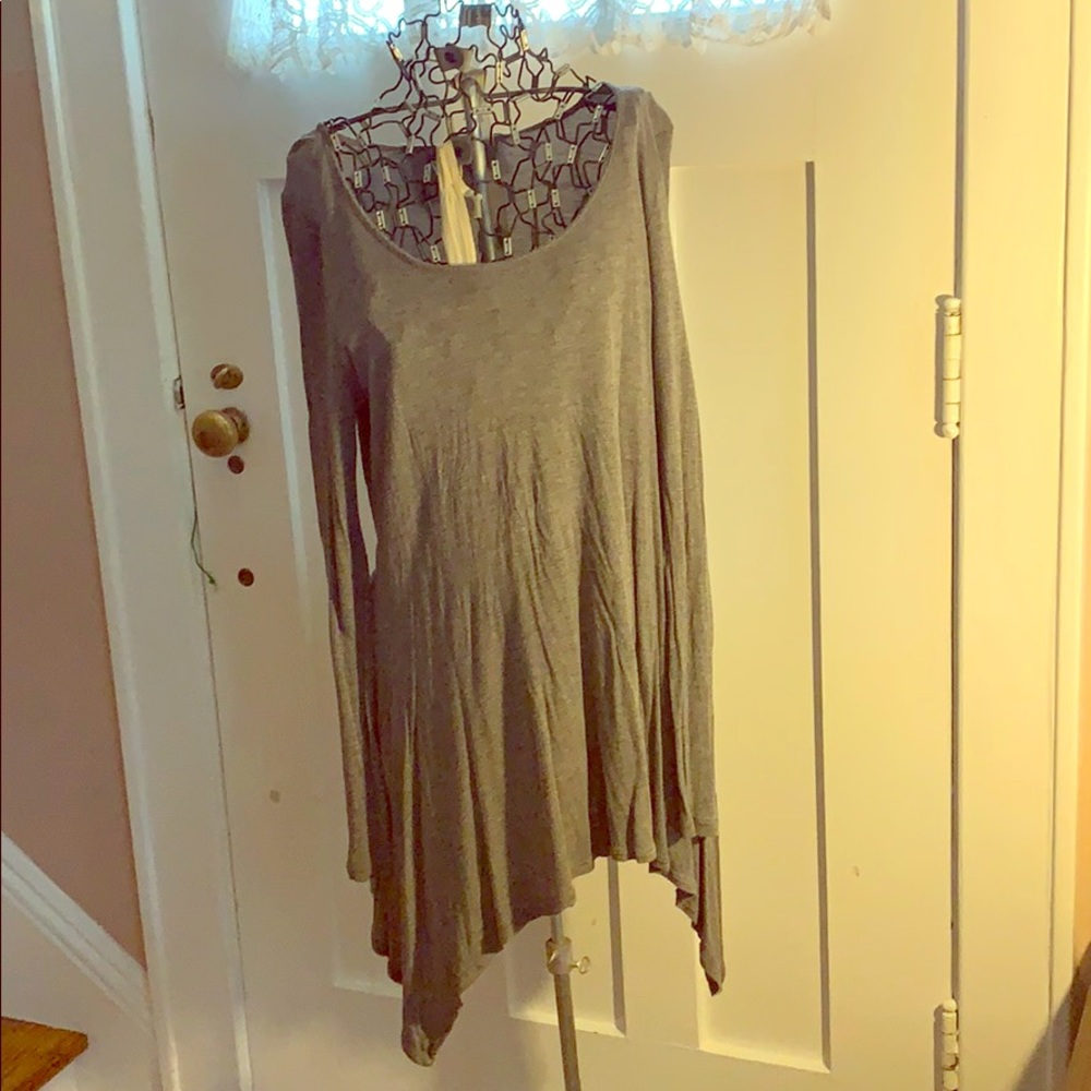 Athleta tunic green dragon brand angled bottom